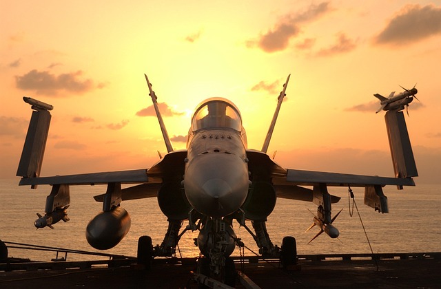 大黄蜂 F A-18 航空母舰 - 上的免费照片