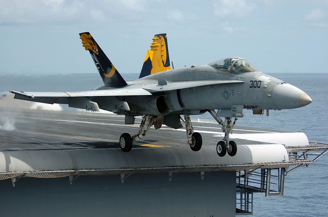 大黄蜂 F A-18C 航空母舰 - 上的免费照片