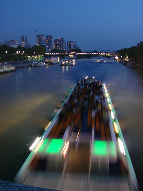 河 城市 夜晚 - 上的免费照片