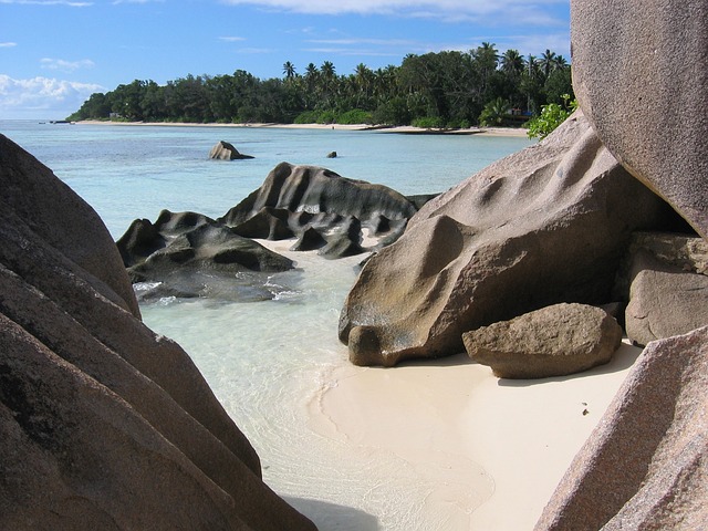 岩石 海滩 河岸 - 上的免费照片
