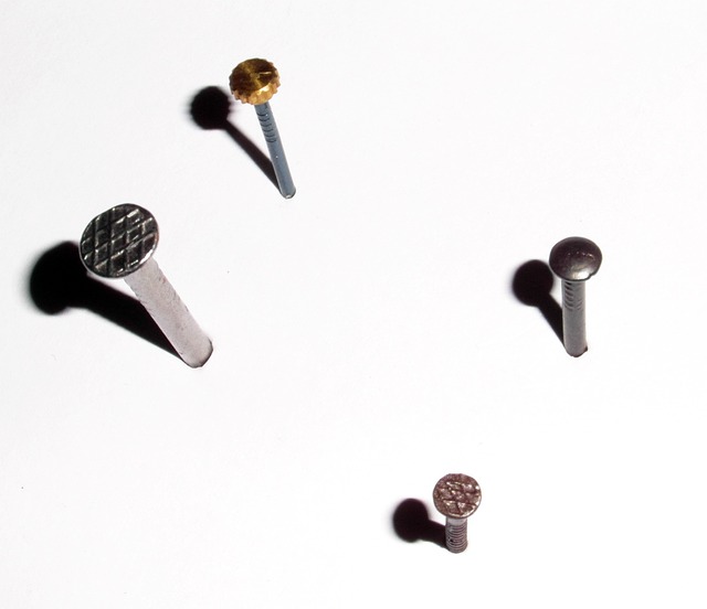指甲 铁钉 锤 - 上的免费照片