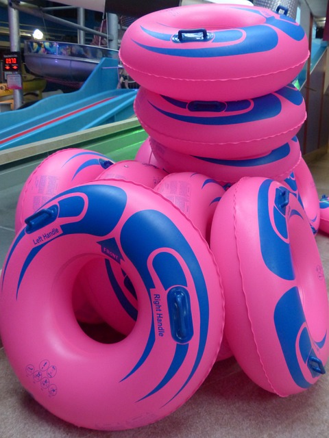 胎 游泳池 轮胎幻灯片 - 上的免费照片