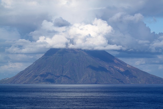 大 斯特龙博利 火山 - 上的免费照片