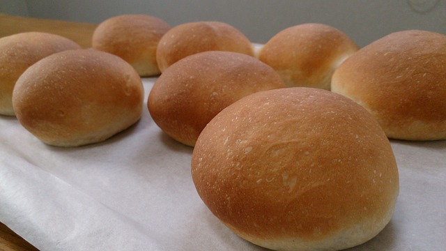 面包 新鲜出炉的 - 上的免费照片