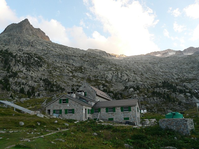 小屋 山间小屋 Refugio De La Renclusa - 上的免费照片