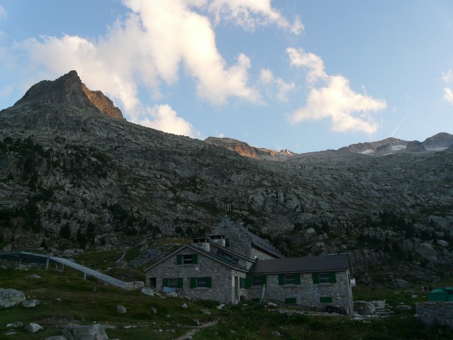 小屋 山间小屋 Refugio De La Renclusa - 上的免费照片