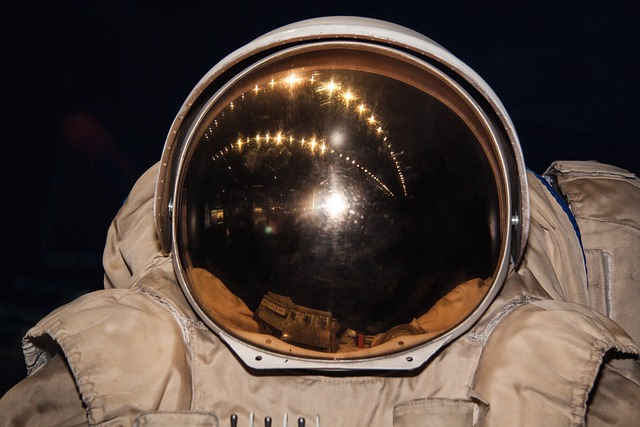 宇航员太空服 宇航员 太空人 - 上的免费照片