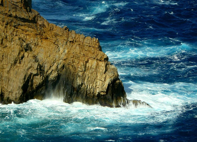 岩石 海岸 喷 - 上的免费照片