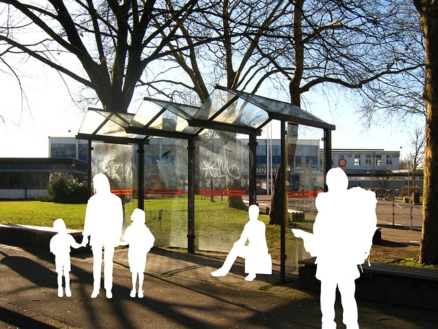 等待 巴士站 人们 - 上的免费照片