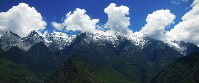 中国 虎跳峡 山 - 上的免费照片