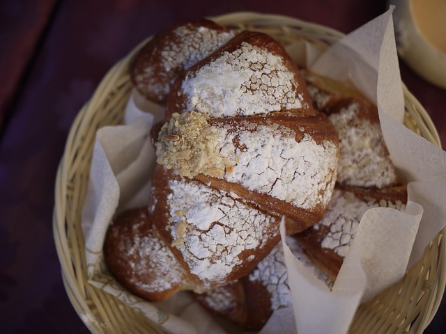 羊角面包 认真地 早餐 - 上的免费照片