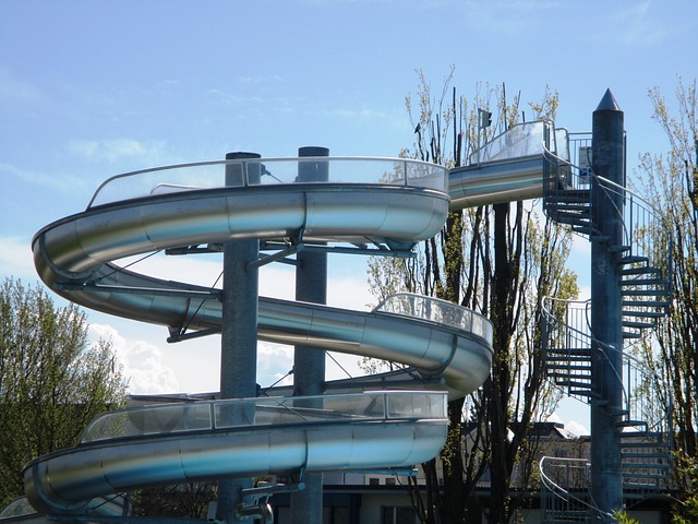 滑动 水上滑梯 游泳池 - 上的免费照片