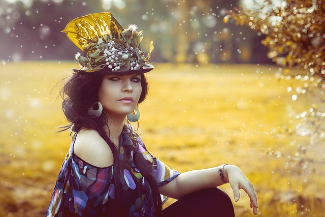 美丽 女士 花帽 - 上的免费照片
