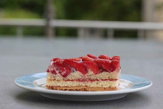 草莓蛋糕 草莓片 小菜一碟 - 上的免费照片