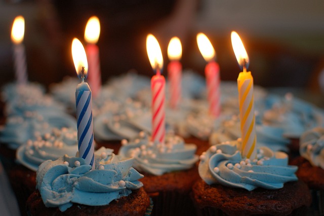 纸杯蛋糕 蜡烛 生日 - 上的免费照片