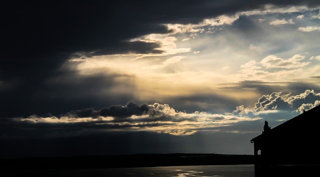 海滩 日落 在晚上 - 上的免费照片