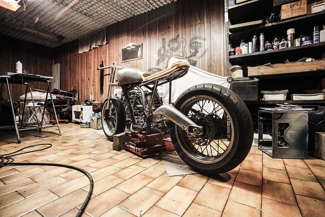 摩托车 车库 修理 - 上的免费照片