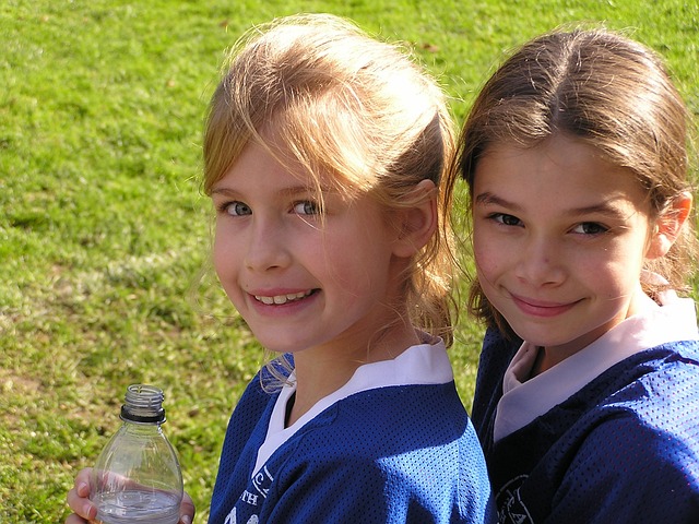 最好的朋友 女孩们 友谊 - 上的免费照片