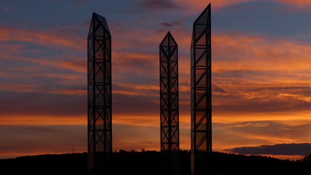 列 石碑 玻璃柱 - 上的免费照片