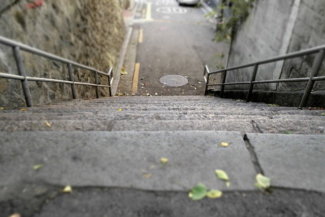 楼梯 石阶 路边 - 上的免费照片