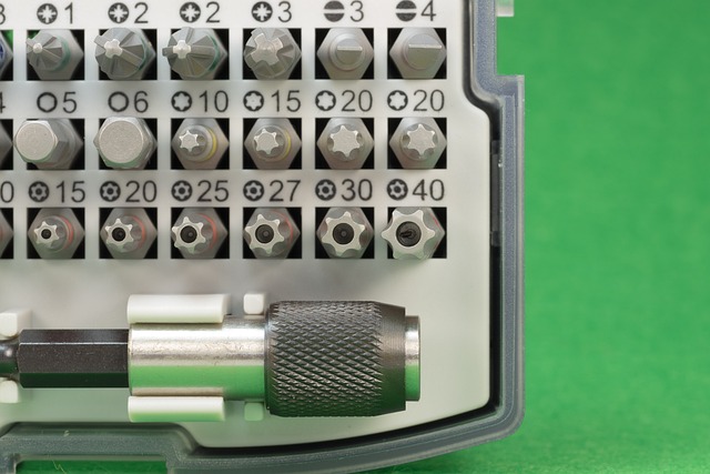 位 钻孔机 无绳螺丝刀 - 上的免费照片