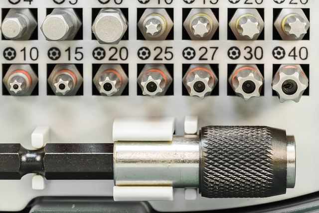 位 钻孔机 无绳螺丝刀 - 上的免费照片