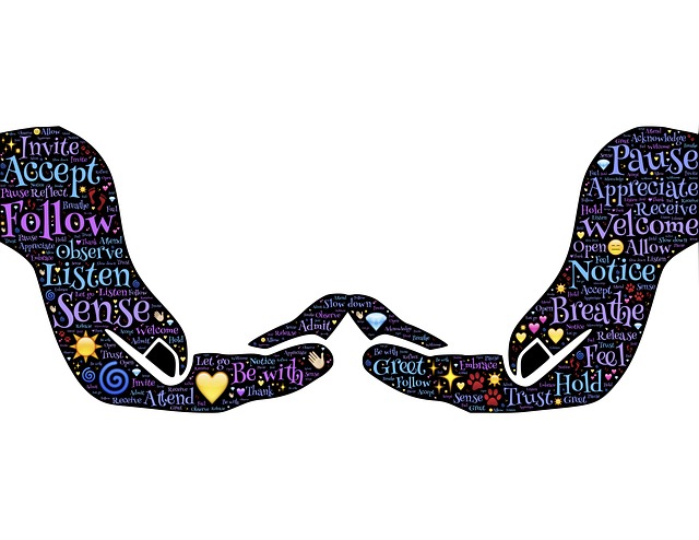 手 保持 摇篮 - 上的免费图片