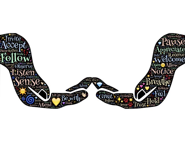 手 保持 摇篮 - 上的免费图片