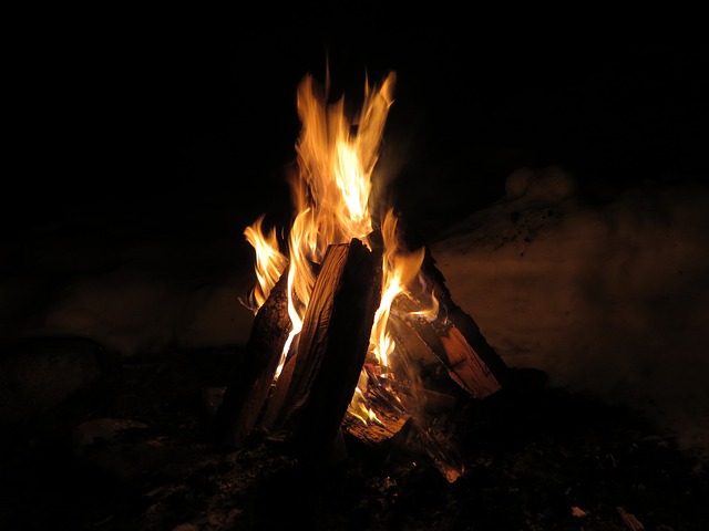火焰 火 营火 - 上的免费照片