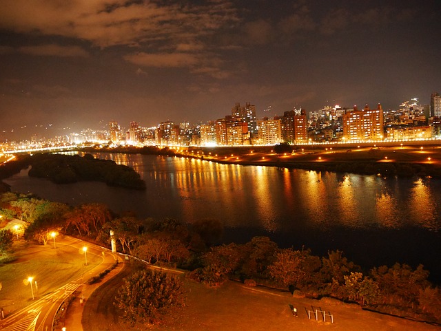 夜景 河岸 - 上的免费照片