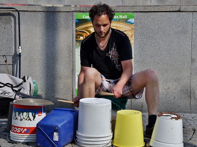 街头艺人 桶 塑料桶 - 上的免费照片