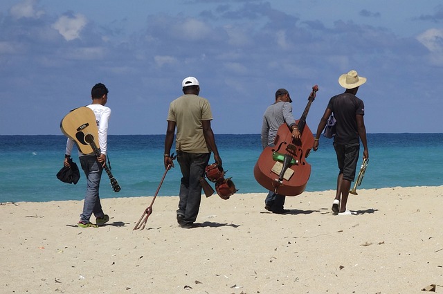 音乐家 仪器 海滩 - 上的免费照片
