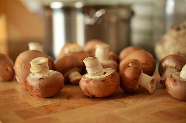 蘑菇 棕色蘑菇 厨师 - 上的免费照片