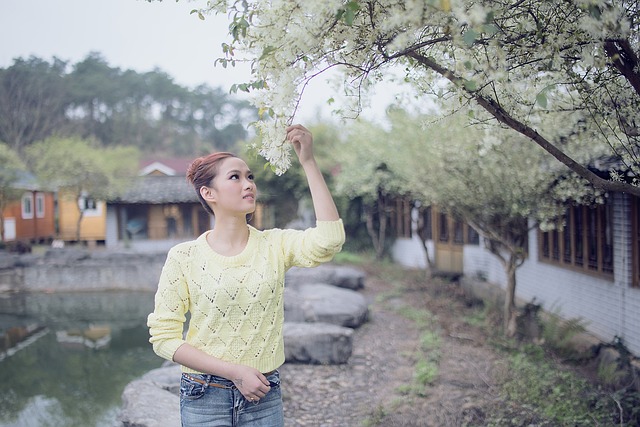 闻香 游园惊梦 少女游园闻香 - 上的免费照片