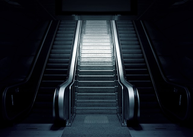 自动扶梯 楼梯 地铁 - 上的免费照片