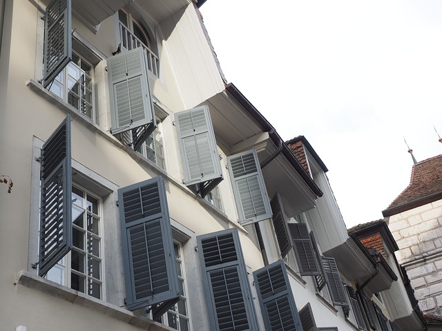 百叶窗 窗户 建造 - 上的免费照片