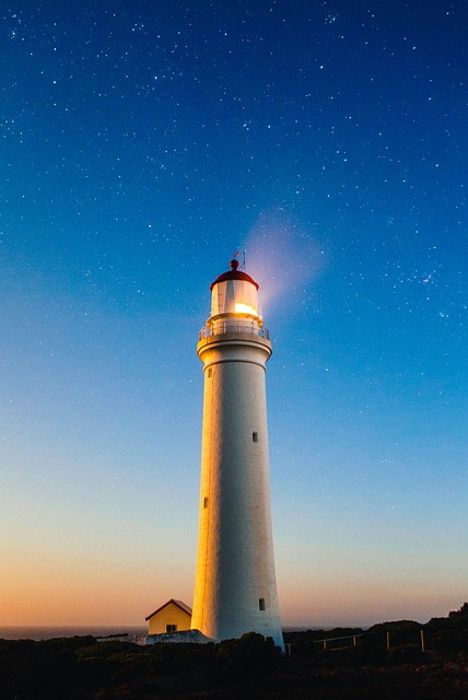 灯塔 支撑 海岸 - 上的免费照片