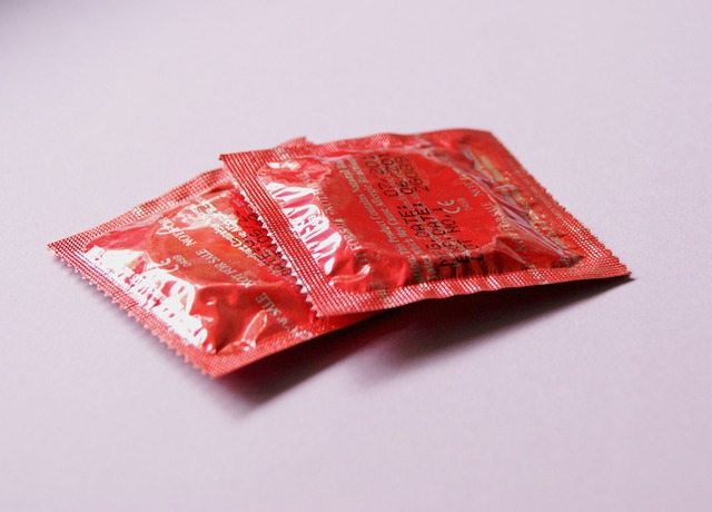 红色避孕套 避孕 避孕药 - 上的免费照片