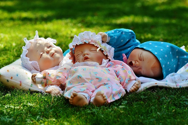 婴儿 三 睡觉 - 上的免费照片