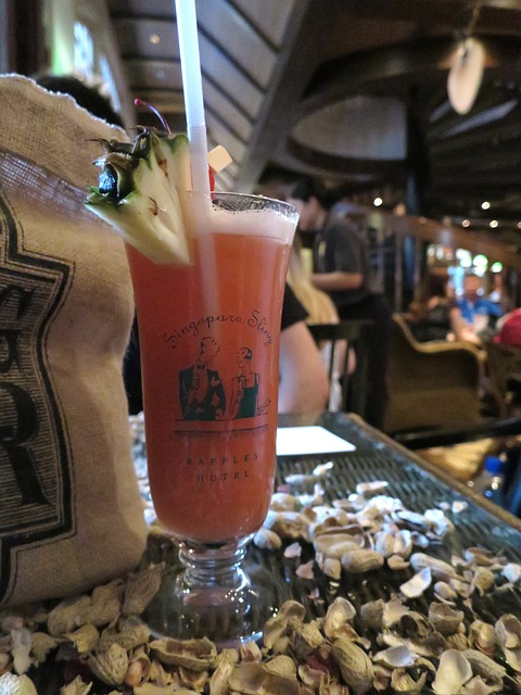 鸡尾酒 新加坡司令 莱佛士酒店 - 上的免费照片