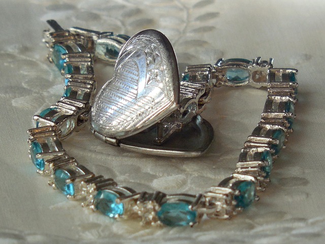 手镯 小盒坠子 珠宝 - 上的免费照片