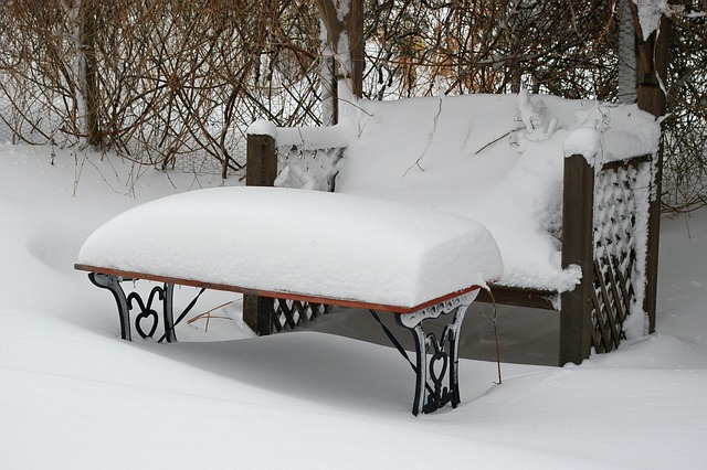 冬天 花园长凳 下雪了 - 上的免费照片