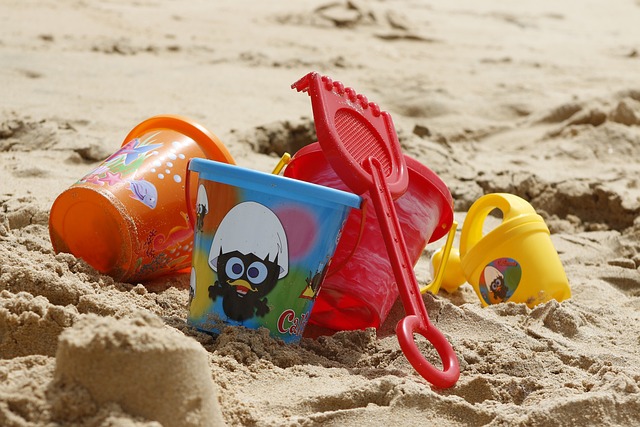 桶 玩具 沙 - 上的免费照片