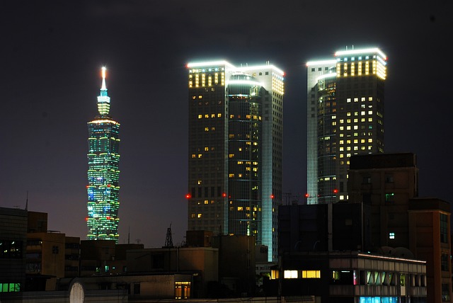 大樓 夜景 建築物 - 上的免费照片