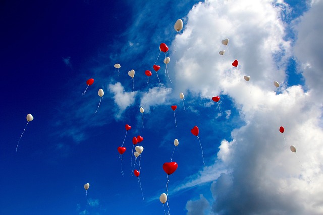 气球 心 天空 - 上的免费照片