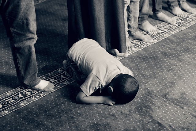 孩子 祈祷 穆斯林 - 上的免费照片