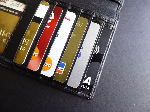 信用卡 卡片 钱包 - 上的免费照片