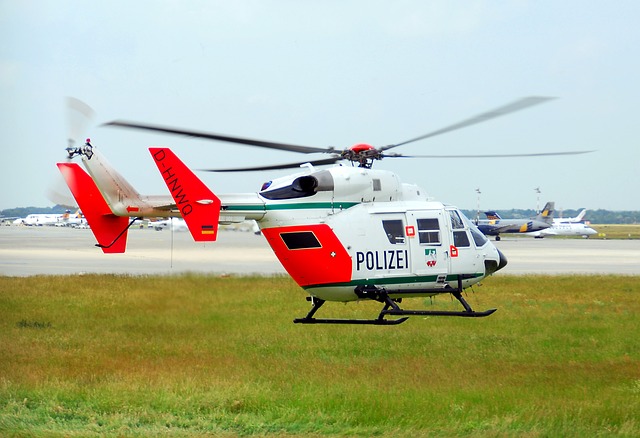 警用直升机 Bk-117 警察 - 上的免费照片