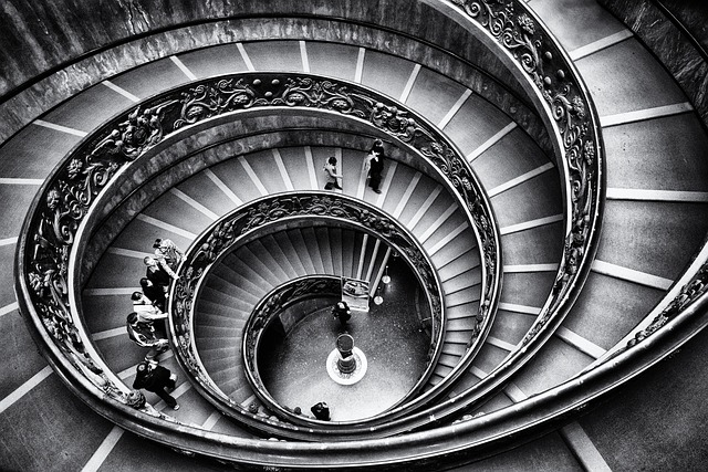 楼梯 螺旋 单色 - 上的免费照片