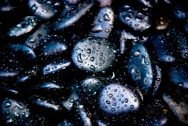 滚子 黑色鹅卵石 雨 - 上的免费照片